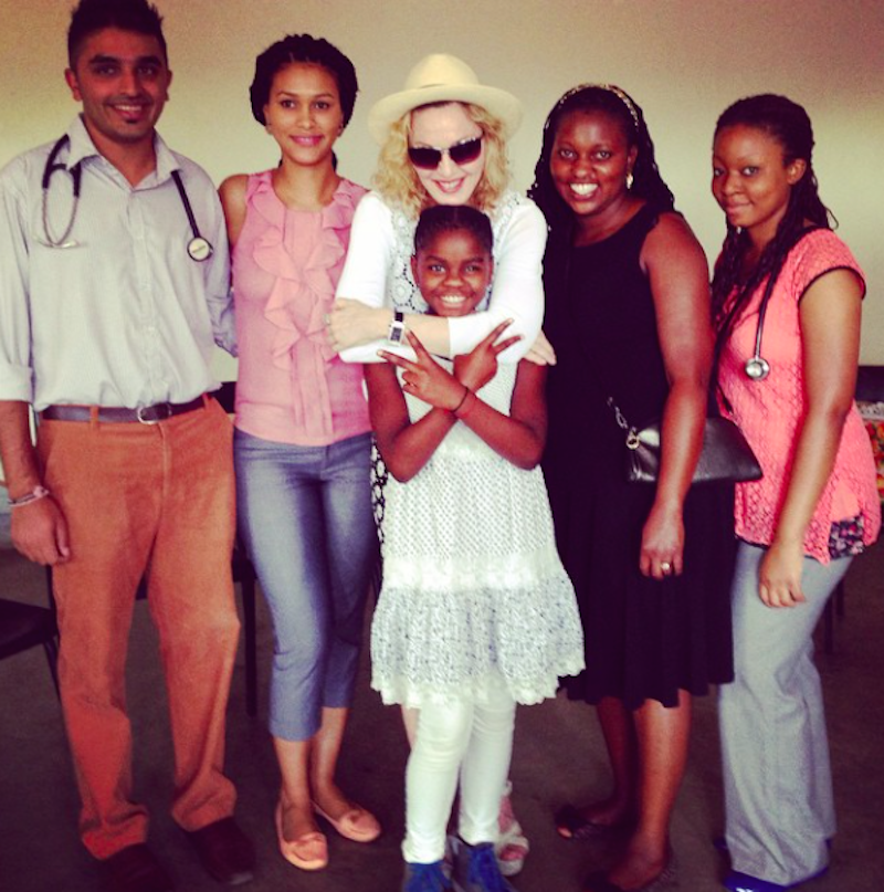 Madonna se vrátila i s adoptivní dcerou do Malawi.